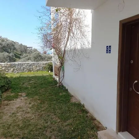Deniz Manzarali Havuzlu Site Ici Ev *
