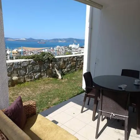 Deniz Manzarali Havuzlu Site Ici Ev