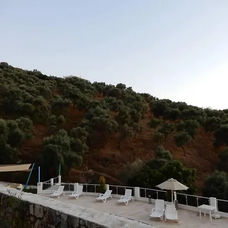 Deniz Manzarali Havuzlu Site Ici Ev