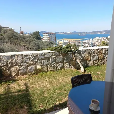 Deniz Manzarali Havuzlu Site Ici Ev *