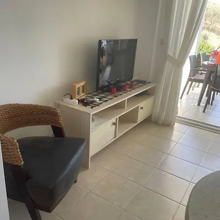 Deniz Manzarali Havuzlu Site Ici Ev * Milas